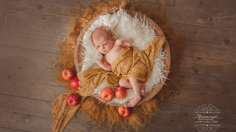 Lina – Babyfotografie zart und herbstlich