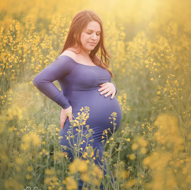 Babybauchshooting in Stutensee – Schwangerschaftsfotos im Rapsfeld