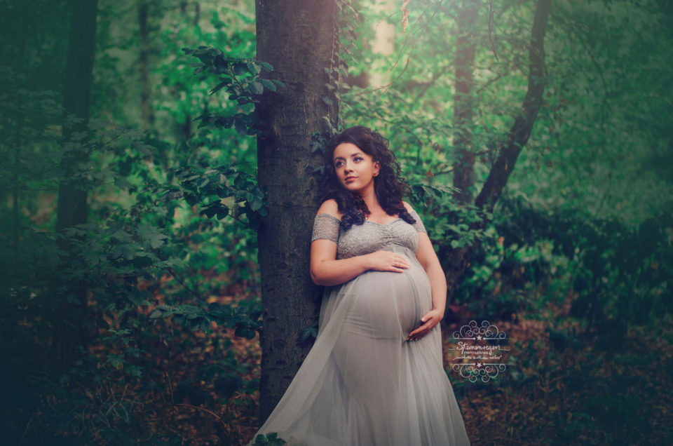 Babybauchshooting in Bruchsal – Schwangerschaftsfotos mit Wiese und Wald
