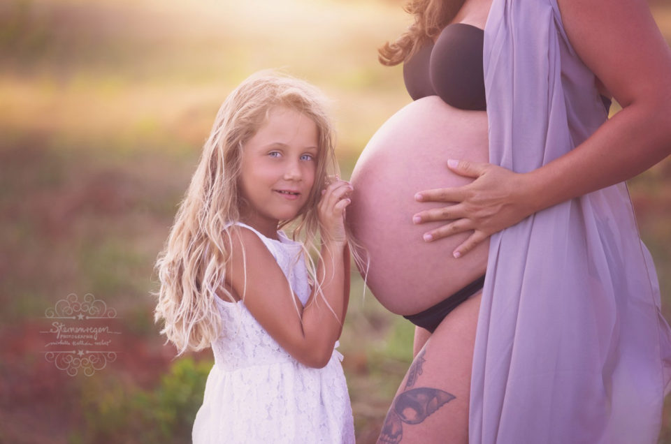 Schwangerschaftsshooting- Bilder mit dem Partner und Geschwistern