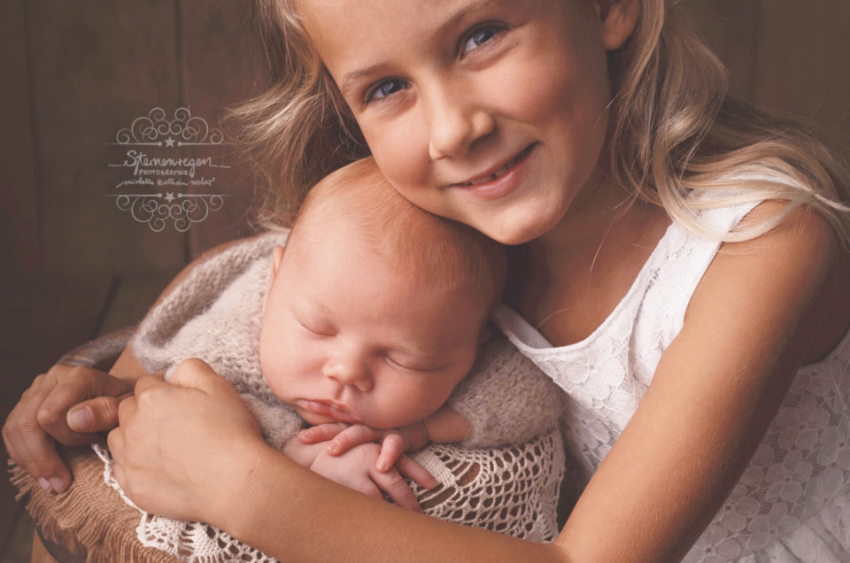 Neugeborenenshooting- Geschwisterbilder