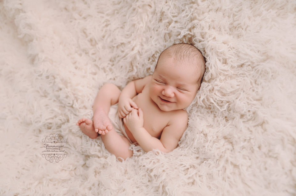 Mit einem Lächeln in die neue Woche- Babyfotos bei Sternenregen Photographie