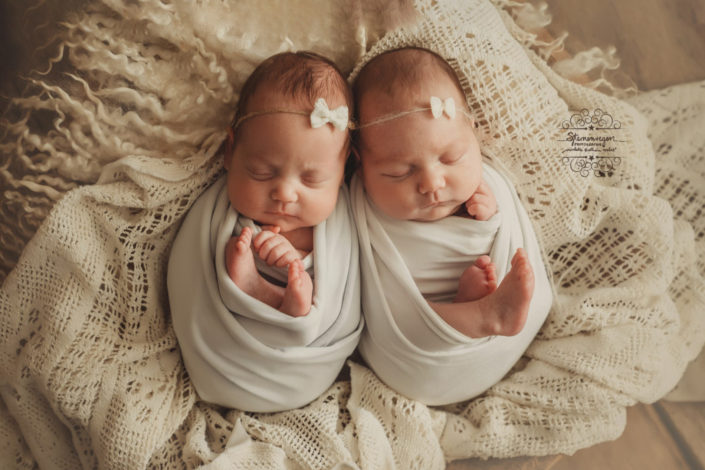 vintage Fotoshooting mit Baby Familie Zwillinge Hebamme Kraichtal Babyfotos natürlich boho Stil Seasalt Fotorafin