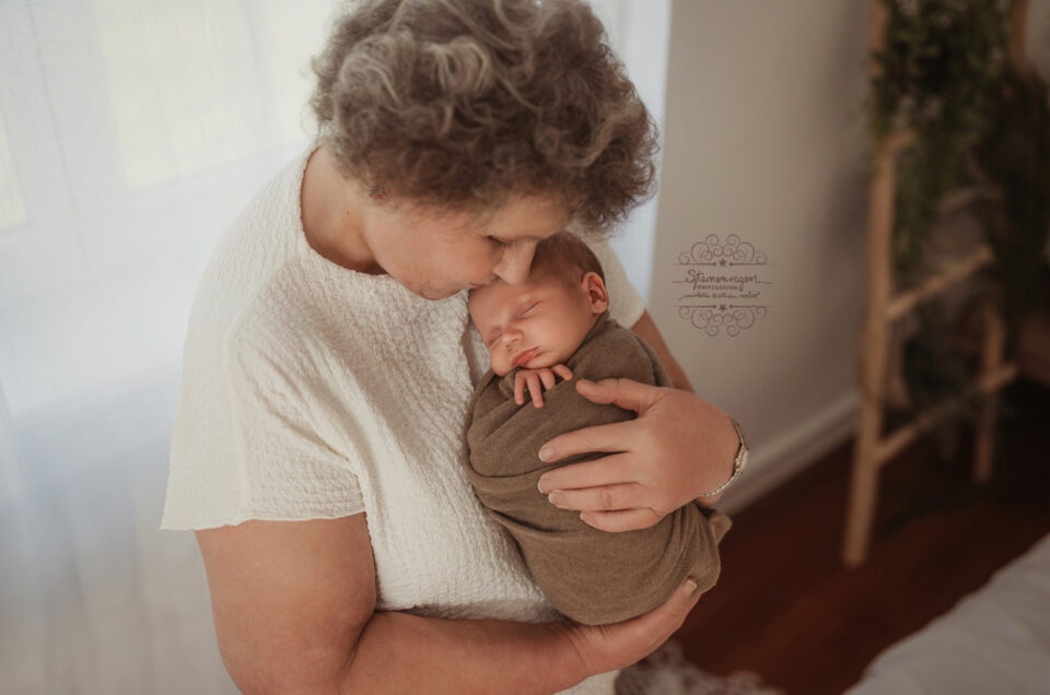 Babyshooting mit Oma – 3 Generationen vor der Kamera