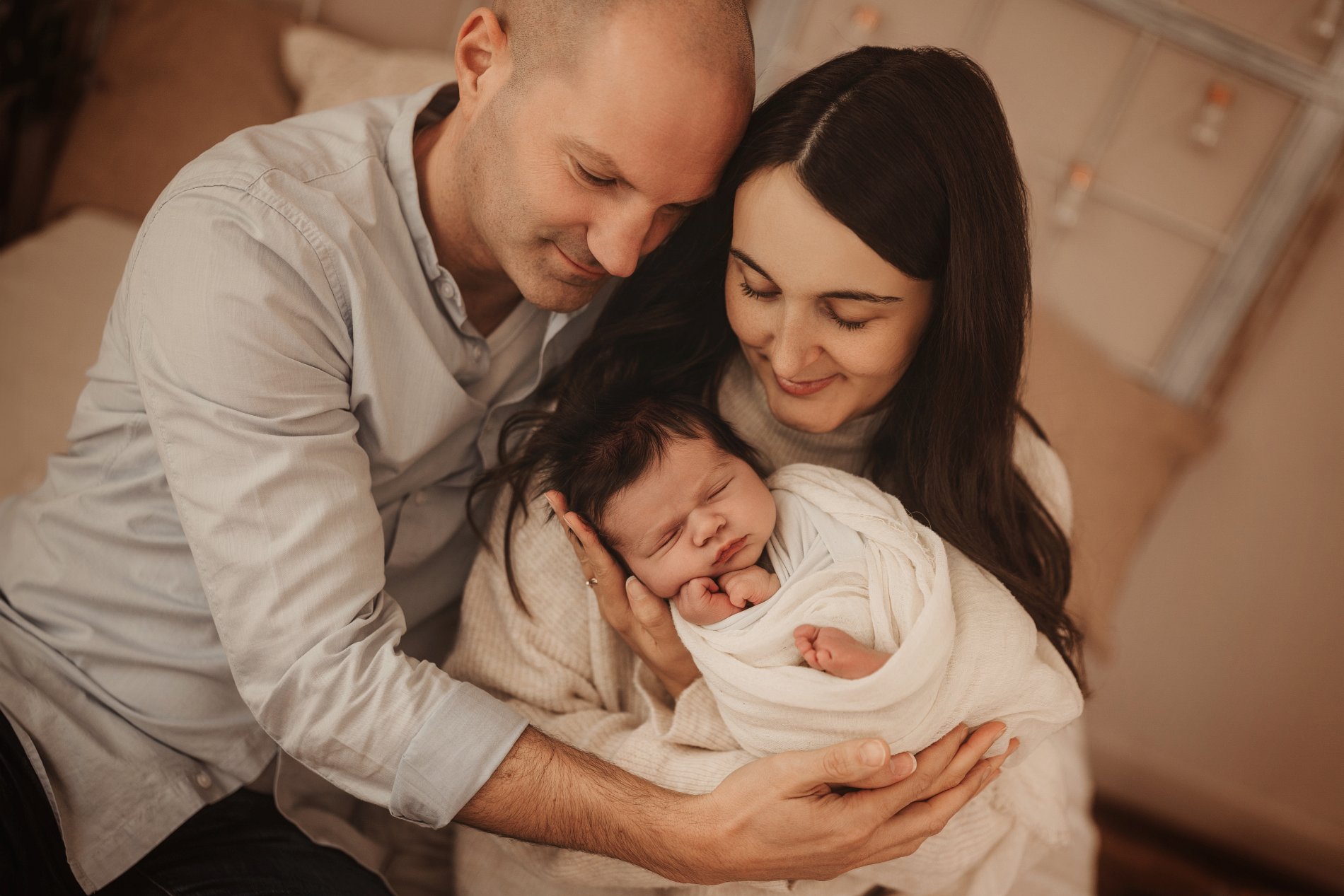 Babyfotos mit Familie Bruchsal, Familienfotos, Neugeborenenshooting mit Eltern